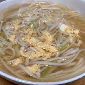 冷凍うどんで簡単♪えのきとふわふわたまごのうどん